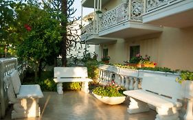 Ronzi Apartments